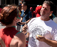 2015-08-26 Andy Golub paints Jim and Melanie in Times Square